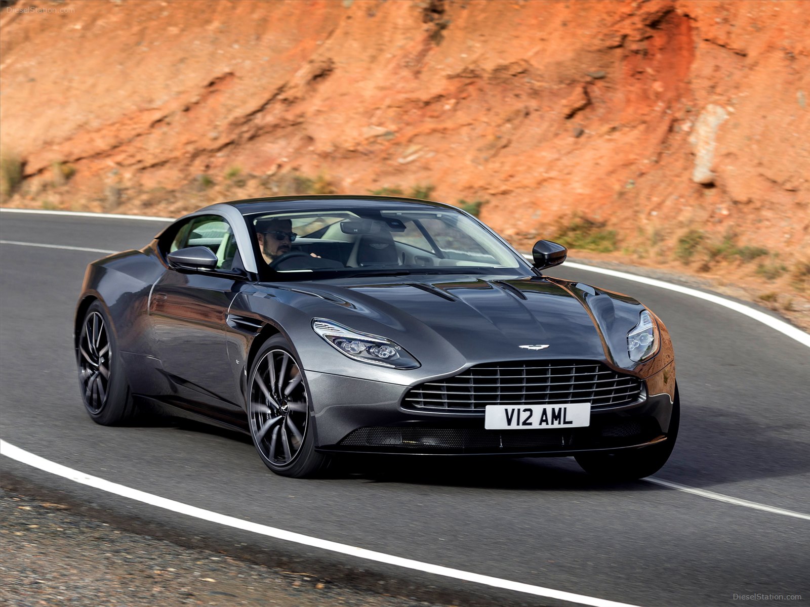 Aston Martin DB11 2017